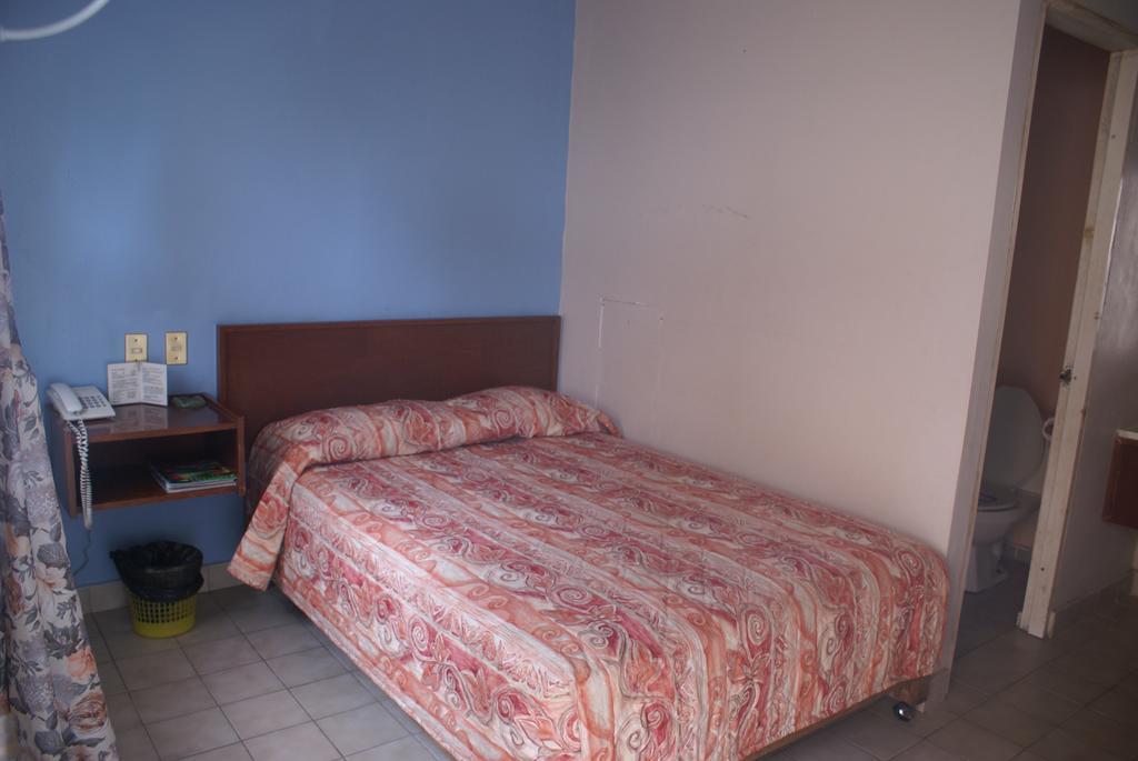 Hotel De Mexico Matamoros  Oda fotoğraf