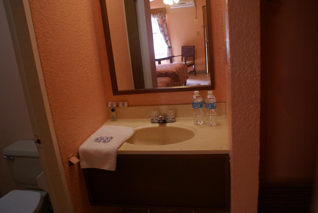 Hotel De Mexico Matamoros  Oda fotoğraf